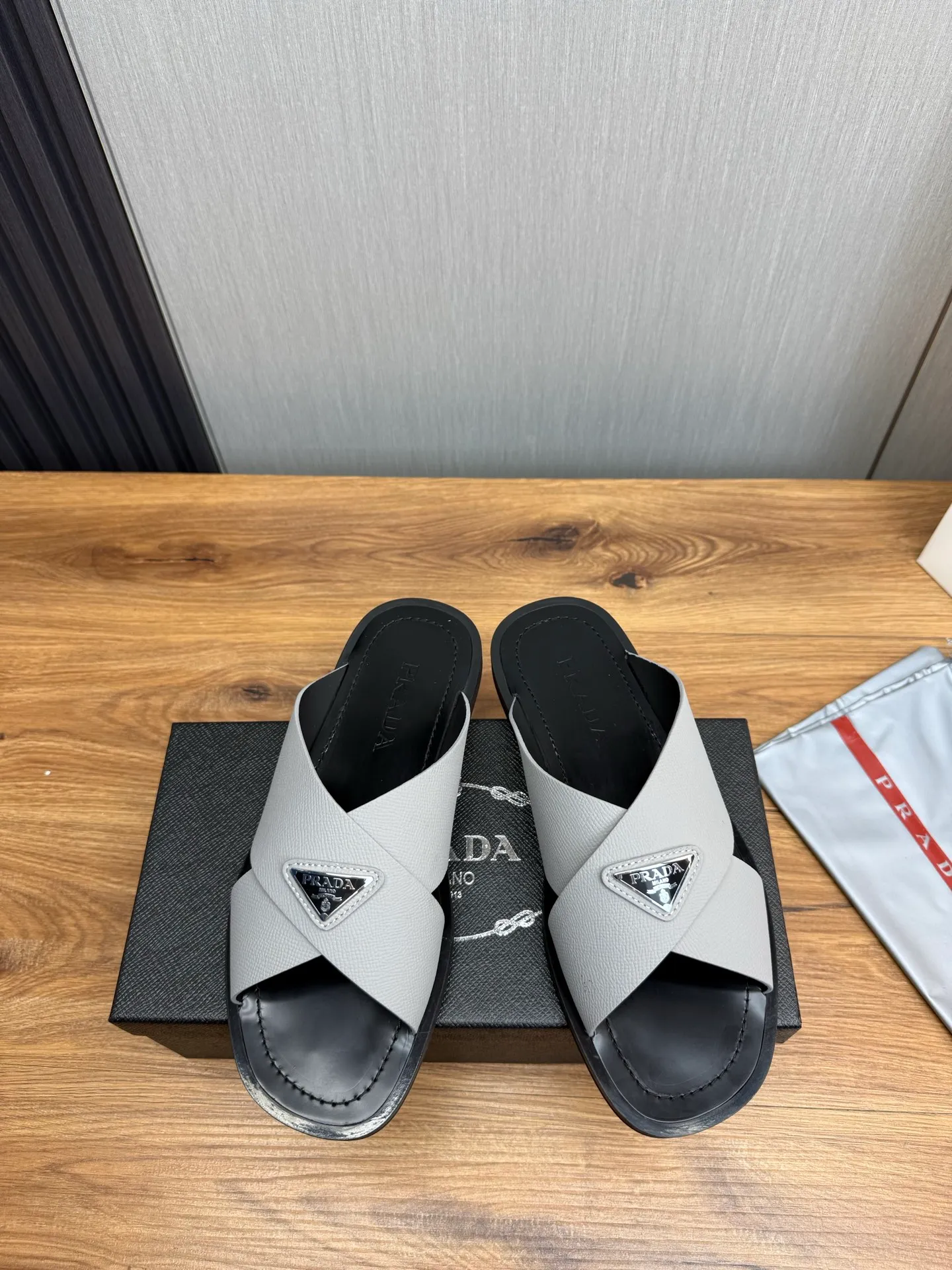 Factory price 340💰 ＰＲＡＤＡPrada - popular men's slippers hot sale 🔥 🩴Official website one to one production 38-45 sizes 45 46 🉑️Customized!
